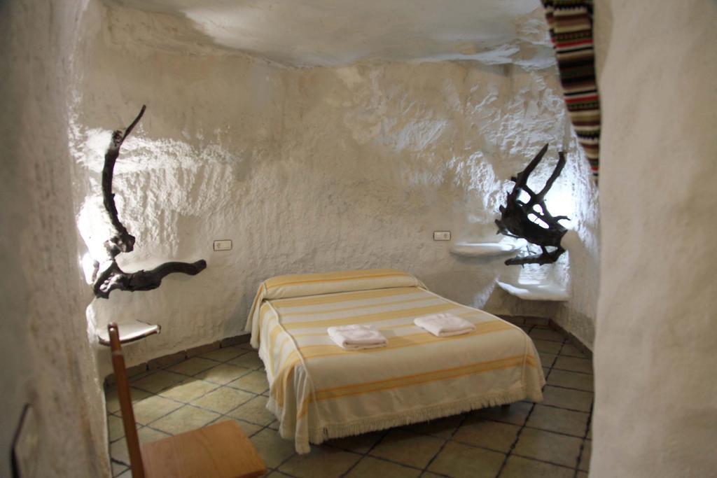 Cuevas La Atalaya Apartment Huescar Room photo